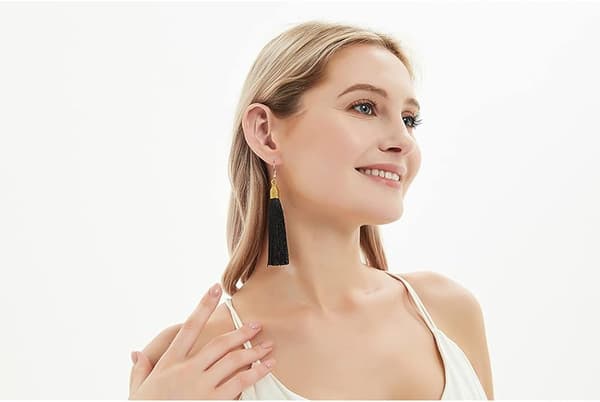 Pitkät kudotut tupsukorvakorut – Statement Fringe Dangle -korvakorut