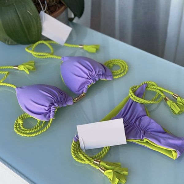 Tvådelad set för kvinna med strängad baddräkt Triangel-BH Topp med bikinibotten exig triangel-Bikini baddräkt Lavender S