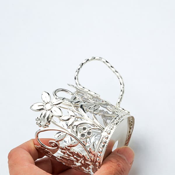 #4 kpl metallinen mukiteline kahvalla, paperimukiteline lämmöneristyksellä#