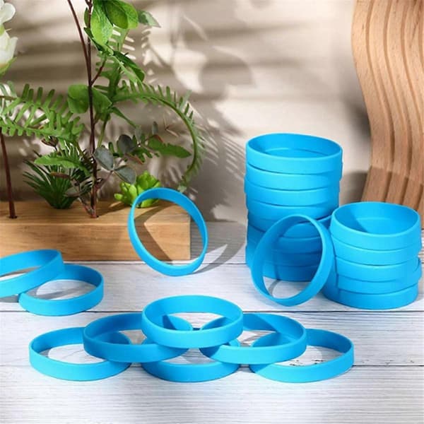 100 stk. ensfarvede gummibånd silikone armbånd sports elastisk gummi bulk voksne armbånd()