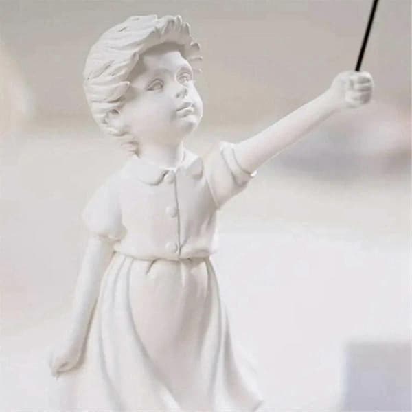 Liten flicka med ballongfigur staty skulptur vardagsrum studierum sovrum inredning hembordsdekoration-bra
