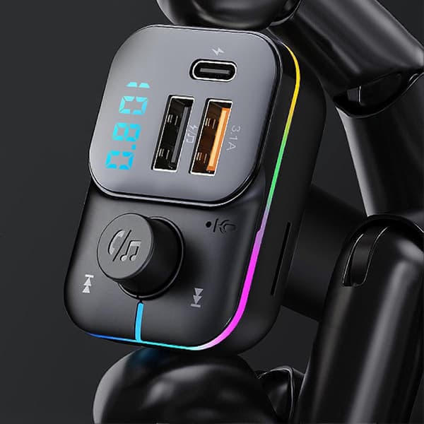 Auton Bluetooth MP3-soitin värikäs valo USB-laturi monitoiminen ääni handsfree FM-lähetin