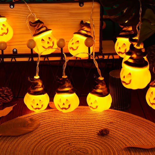 Halloween-heks i gresskarform LED lyslenke