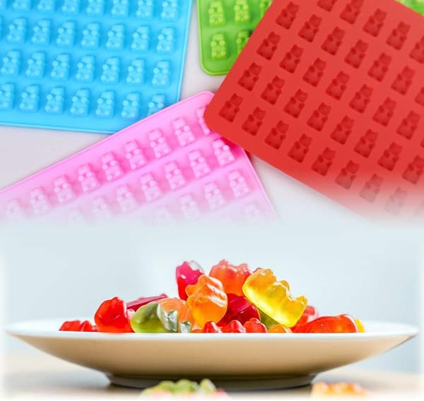 Sett med 4 non-stick silikon godteriformer av matkvalitet med 4 blå