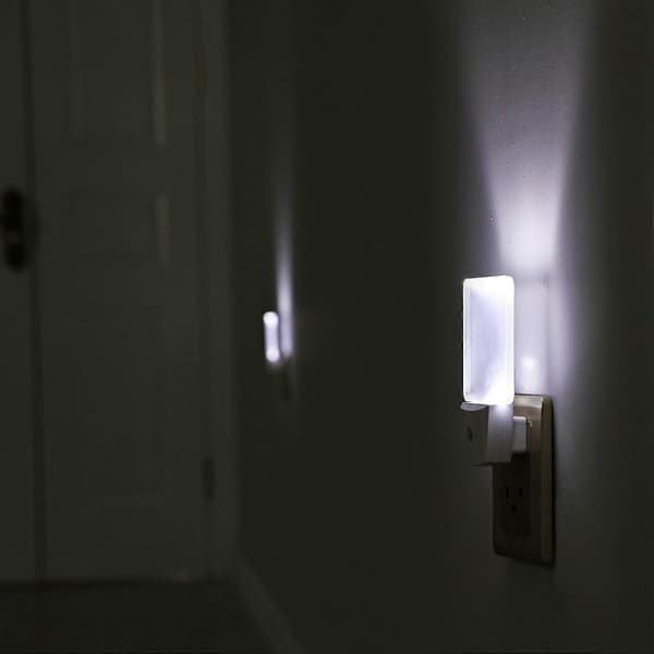 Plug-in LED Nattlys med Lyssensor, Automatisk Skumring-til-Daggry-Sensor, LED Nattlys for Bad, Gang, Soverom, Stue, Dagslys, 4-pakning