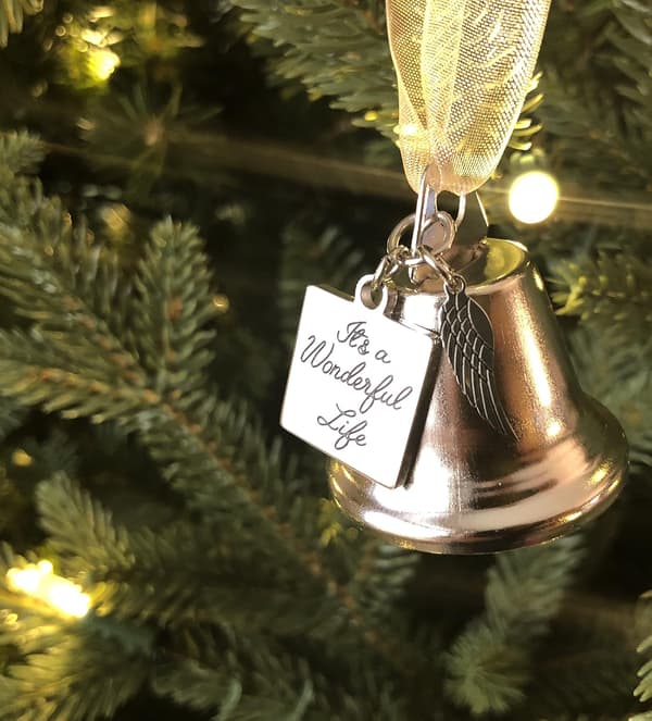 Det är en underbart liv inspirerad julängelklockaprydnad