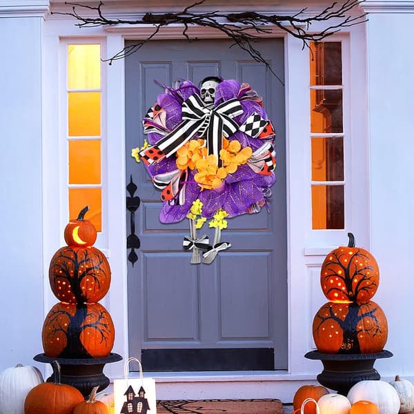 Halloween skräckskalleskelettdörrkrans med randig pilbåge
