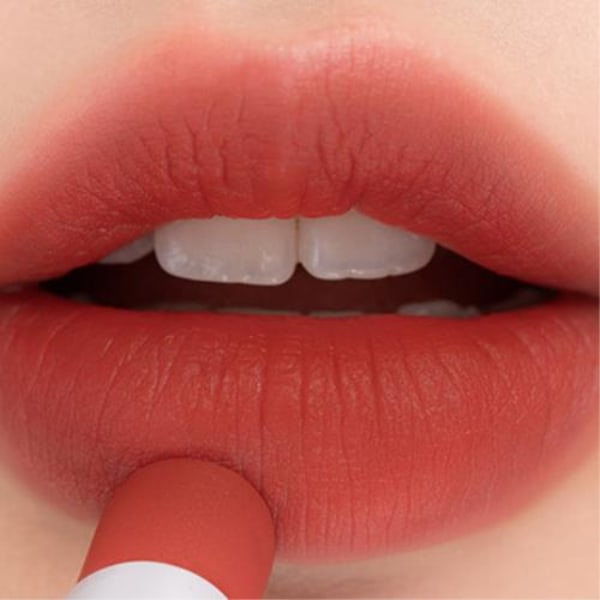 rom&nd Zero Matte Lipstick 18 Tanning Red - Matt läppstift 3