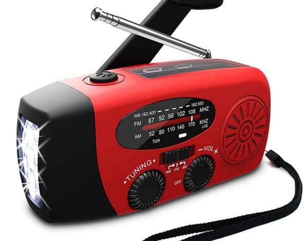 Multifunktionell nödficklampa solradio