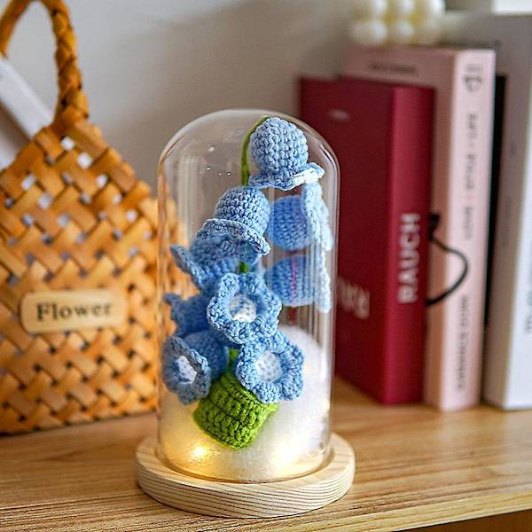 Eternal Liljekonvalj presenter för kvinnor, virkad konstgjord blomdekor i glaskupol med led-ljusremsa, till hennes mamma mors dag Blue