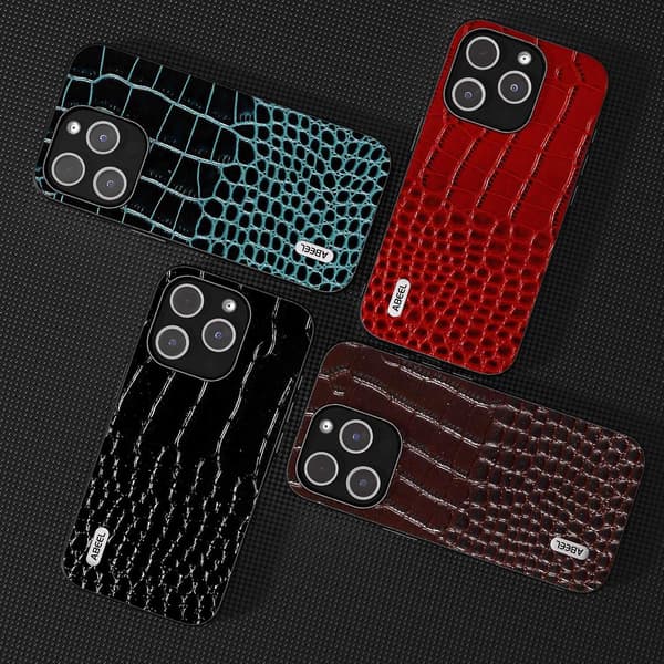 Krokodilmönster i case för iPhone 15 Black