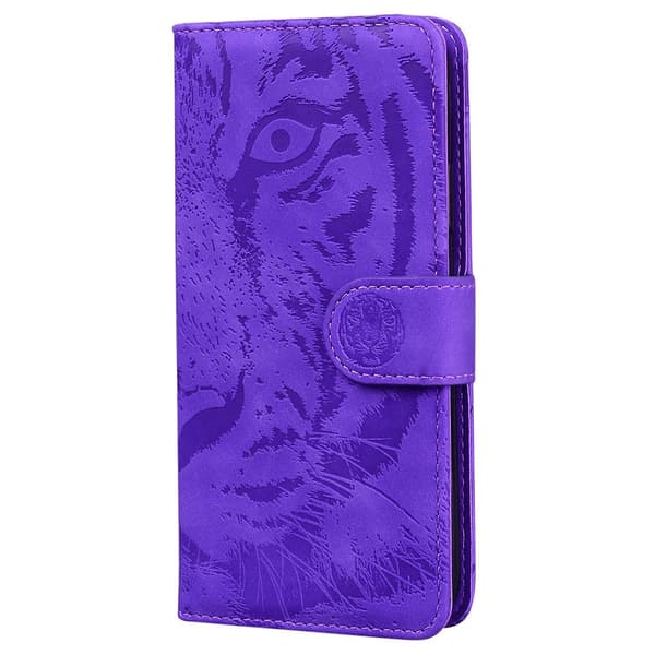 Tiger-präglat case för iPhone 15 Purple