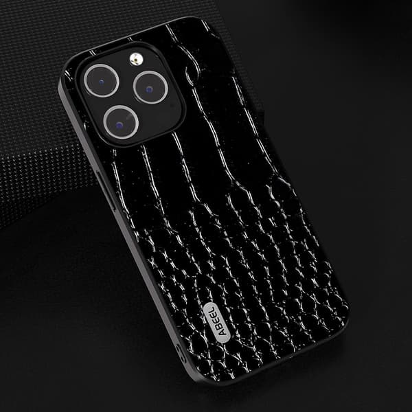 Krokodilmönster i case för iPhone 15 Black