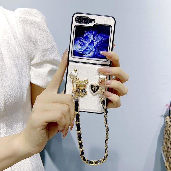Cute Cartoon Case kompatibelt Samsung Galaxy Z Flip 5 med remarmband, Cute Bear Z Flip 5 Cover White
