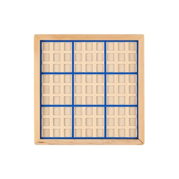 Puinen Sudoku 90 numerolaatalla ja pelikirjalla