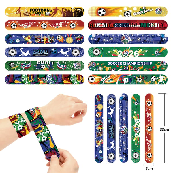 Fodbold VM festartikler, risblomstæsker, pomfritæsker, notesbøger, balloner, knaldringe Triangle flag 8pcs
