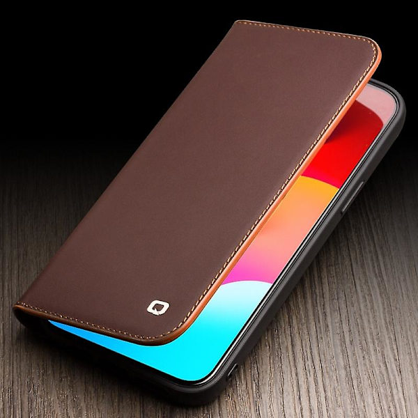 QIALINO Classic Gen2 case för iPhone 15 (DPD) Brown