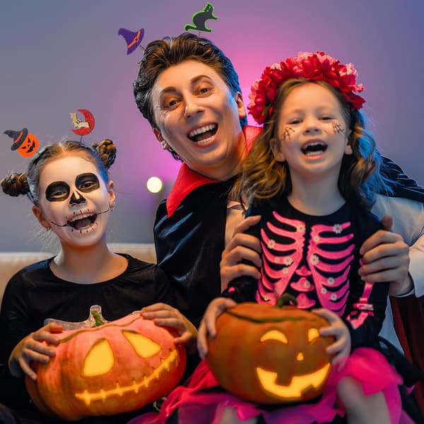 10 skridsikre hårspænder til Halloween, perfekte som hårtilbehør til børnekostumer.