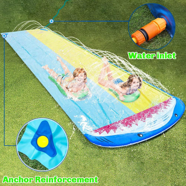 Oppblåsbar vannsklie med sprinkler: Vannlek for barn om sommeren, kraftig plenvannski, 2 bodyboards, perfekt for utendørsfester! 140x480CM