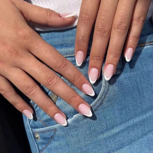24 short French false nails with almonds