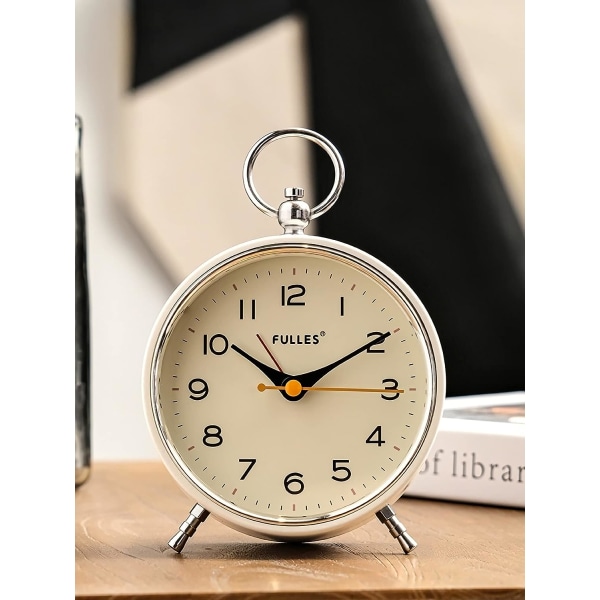 SAYTAY Analog Klocka Larm Klocka Icke Ticking med Nattljus Snooze Funktion Tyst Rund Retro Batteridriven Crescendo 4 tum Liten Enkelt Design Bord