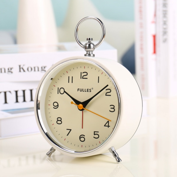 SAYTAY Analog Klocka Larm Klocka Icke Ticking med Nattljus Snooze Funktion Tyst Rund Retro Batteridriven Crescendo 4 tum Liten Enkelt Design Bord