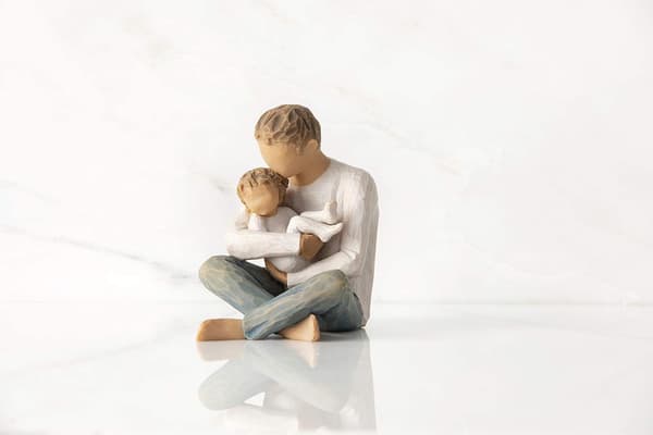 Fars dags present, Firar de kärleksfulla relationerna mellan förälder och barn, far och dotter, skulpterad handmålad figur