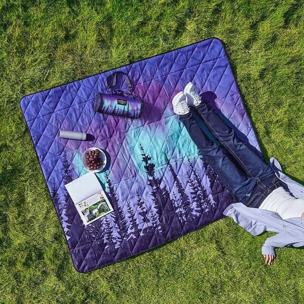 Bærbart Picnic Tæppe (152cm x 183cm) - Foldbart & Sandtæt Strand- & Campingtæppe - Med Bærerem (Stjerner)