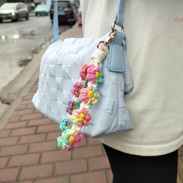 Macrame nøglering Håndlavet håndledsrem Nøglering Håndledsrem til nøgler Sød blomst nøglering Nøglering til kvinder Multicolour2