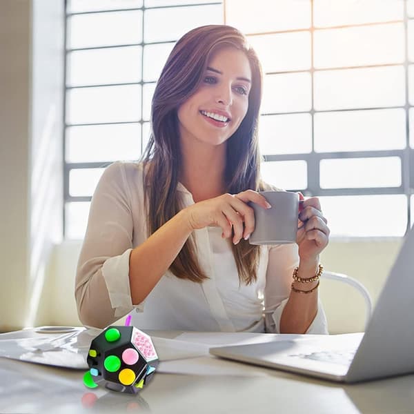12-sidet Fidget Cube, Multifunktionelt Sanse-Fidgetlegetøj til Børn og Voksne, Stress- og Angstdæmpende Cube til ADD, ADHD, OCD, Autisme, black