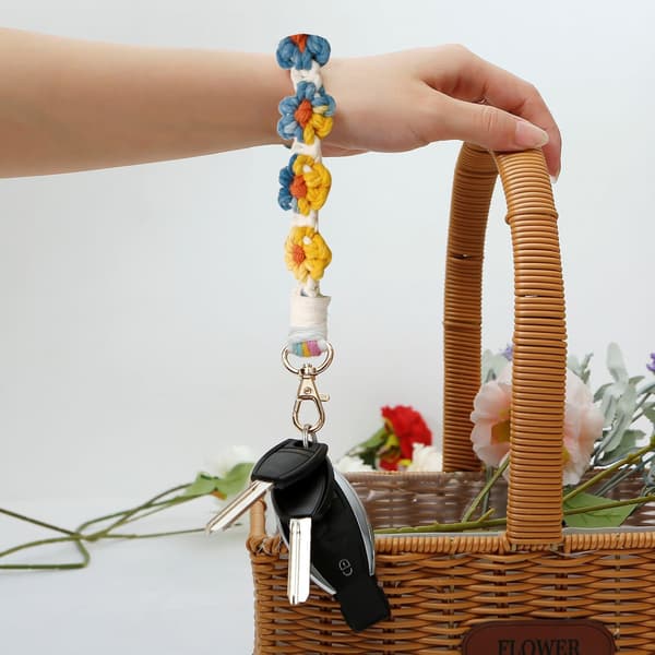 Macrame nøglering Håndlavet håndledsrem Nøglerem til nøgler Sød blomst nøglering Nøglering til kvinder Multicolour3