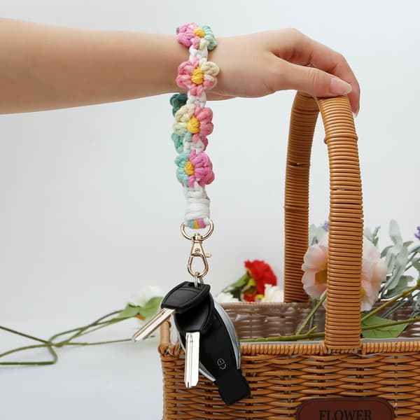 Macrame nøglering Håndlavet håndledsrem Nøglering Håndledsrem til nøgler Sød blomst nøglering Nøglering til kvinder Multicolour2