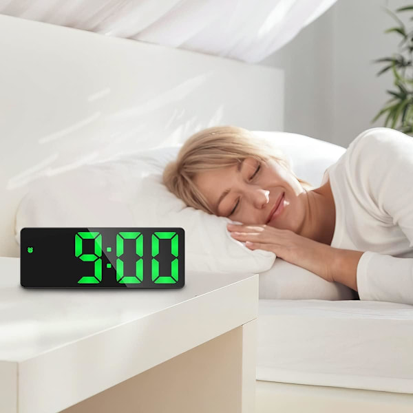Nyaste digitala väckarklocka, LED-klocka för sovrum, elektronisk skrivbordsklocka med temperaturvisning, justerbar ljusstyrka, röststyrning, 12/24H D white+rgb