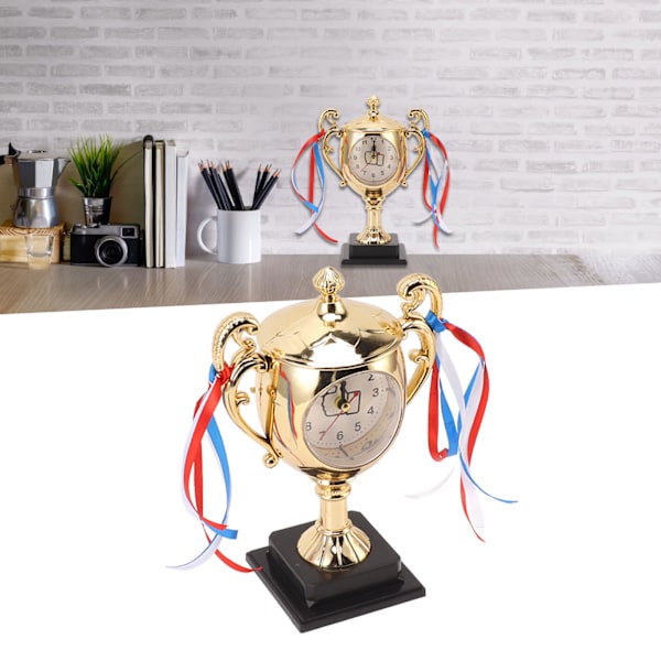 Retro klocka Livsliknande trofémodell Dekorativ liten skrivbordsväckarklocka för sovsal Sovrum Vardagsrum Gold