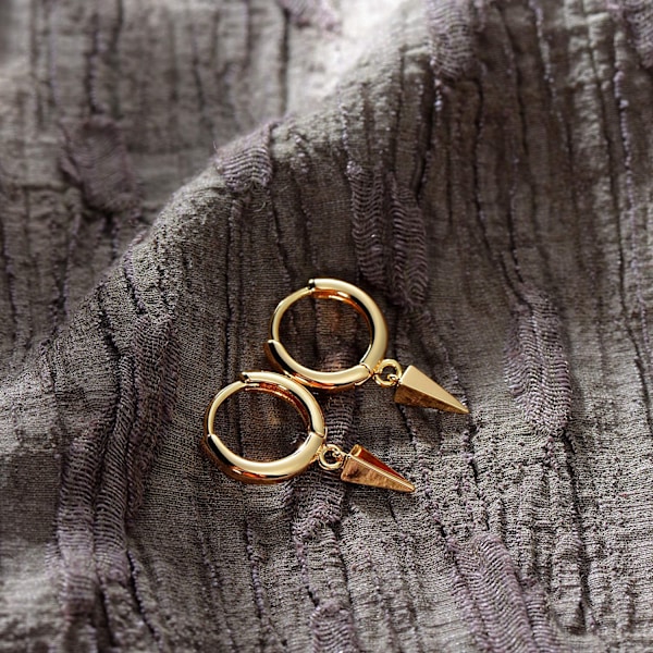 AVEKI Gullfarget Delikat Dangle Hoop Øredobber for Kvinner 14K Gullbelagt Delikat Søt Geometrisk Trekant Kjegle Dangle Øredobber