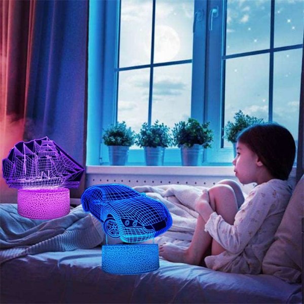 3D Bil Nattelys, 16 Fargeendringer, Justerbar Fjernkontroll/Smart Berøring, 4 stk 3D Hologram Illusionslampe, Sportsbil USB-lys (Reiseverktøy)