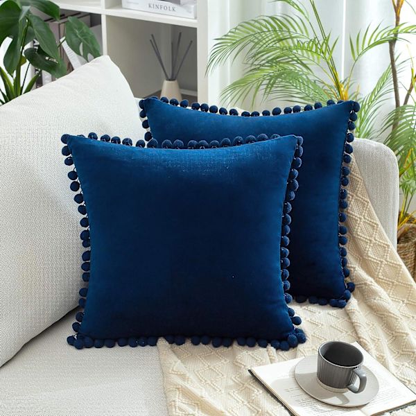 Wekity 2-pak dekorative pynteputer, myke partikler fløyel ensfargede putetrekk med pom-poms for sofa soverom bil (20 x 20 tommer, marineblå)