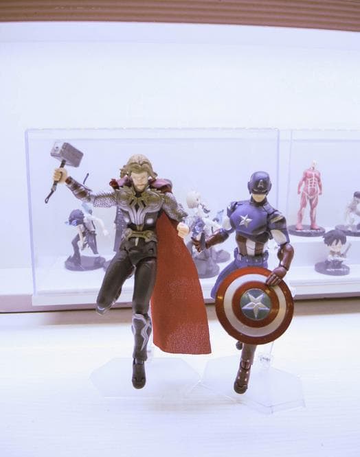 Captain America Thor Rörliga Handprydnadsföremål Modell