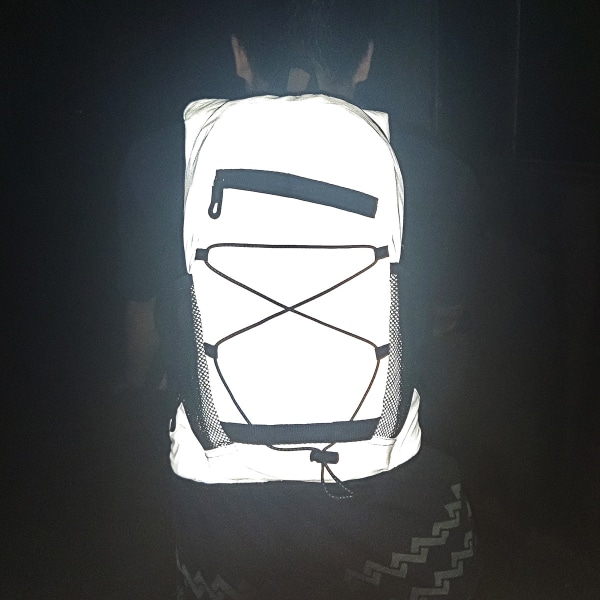 Reflekterande ryggsäck som håller dig säker dag och natt. Hög synlighet, pendling, motorcykel, cykel, ridning ryggsäck