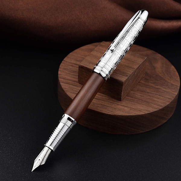 6016 Naturtre Fountain Pen, Iridium Medium Nib Skrivepenn med Metallpennveske