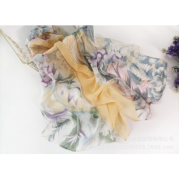 Unike florale skjerf for kvinner: Chiffon florale og fugletrykte skjerf med levende farger og delikat tekstur.