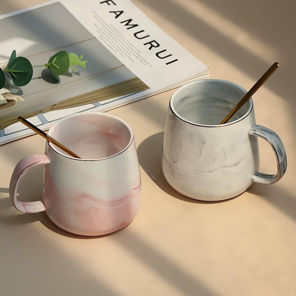 Marmorerad Nordisk Stil med Lock Kaffe Muggar 16oz Keramiska Kaffe Muggar för Män/Kvinnor - Set om 2 med Skedar, Perfekt för Soppa Presenter
