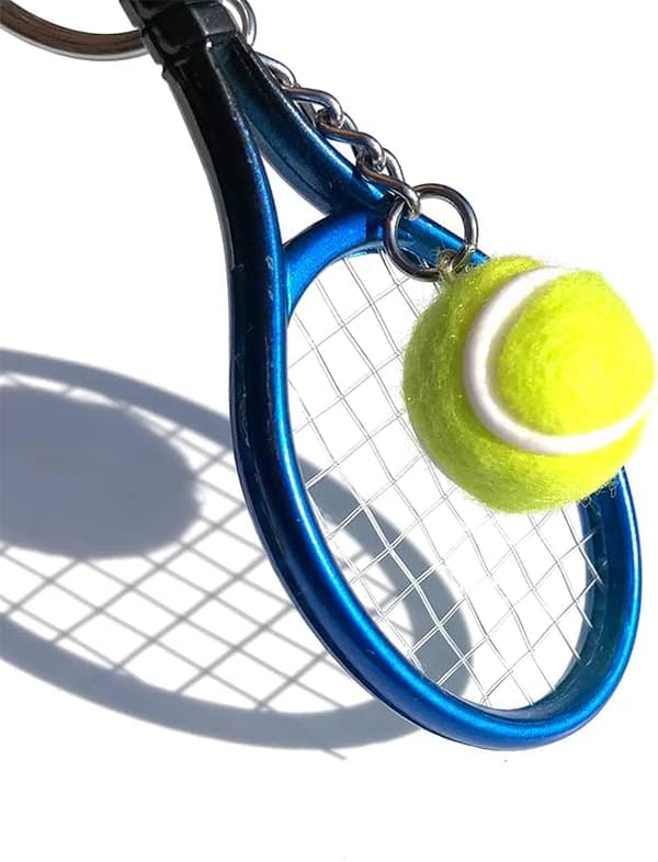 Värillinen minitennismaila pallolla avaimenperä Blue