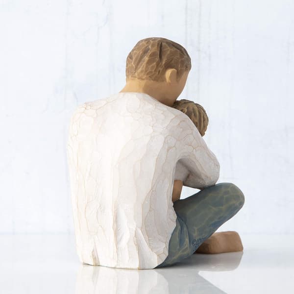 Fars dags present, Firar de kärleksfulla relationerna mellan förälder och barn, far och dotter, skulpterad handmålad figur