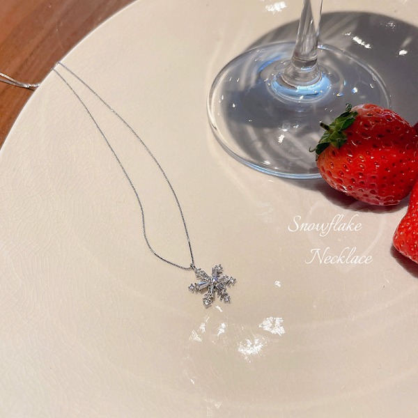 Beaux  Halsband i sterlingsilver med snöflinga/hjärta med simulerad diamant, hängsmycke för kvinnor