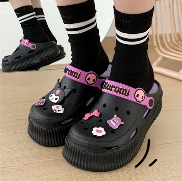 Kawaii skor Kuromi tofflor för kvinnor söta trädgårdsträskor tecknad inomhus tofflor utomhus molnsandaler flicksandaler Black 10.25inch