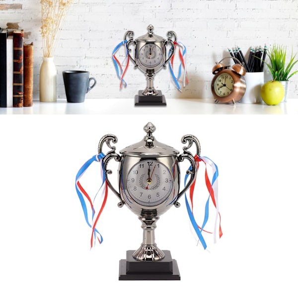 Retro klocka Livsliknande trofémodell Dekorativ liten skrivbordsväckarklocka för sovsal Sovrum Vardagsrum Dark Gold
