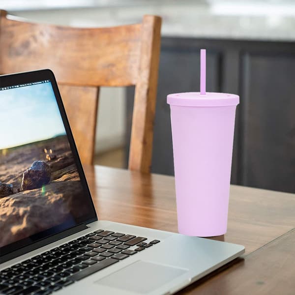 700 ml genanvendelig plastikbæger, ensfarvet med låg og sugerør light purple