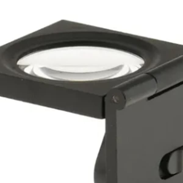 Högstyrka 10X Vikbar Lupp med Skala, LED-Ljus och Batteri för Förbättrad Visningsupplevelse