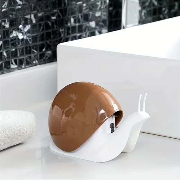 Handdesinfektions-/lotiondispenser i form av en tecknad snigel